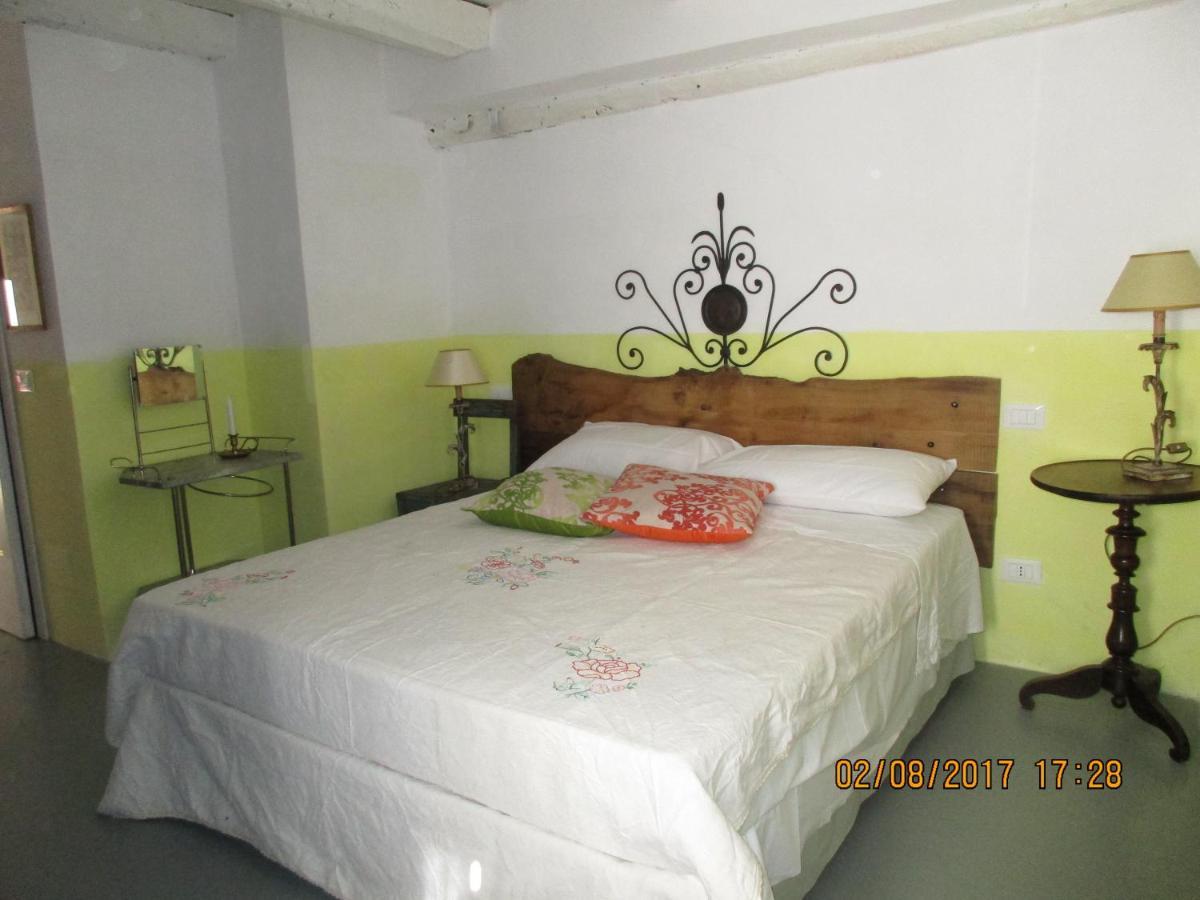Viandanti, Artisti E Sognatori Bed & Breakfast Comano  Exterior photo
